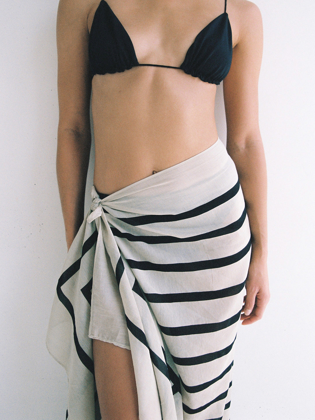 Krys Sarong - Cream & Black